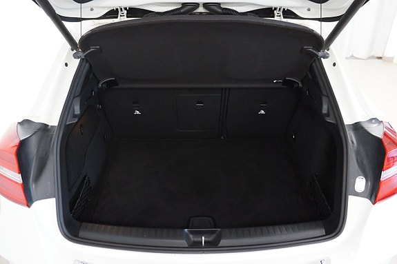 Mercedes-Benz GLA200 15 of 20