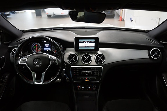 Mercedes-Benz GLA200 10 of 20