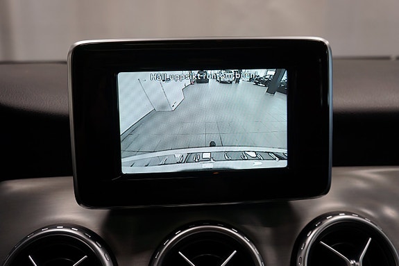 Mercedes-Benz GLA200 18 of 20