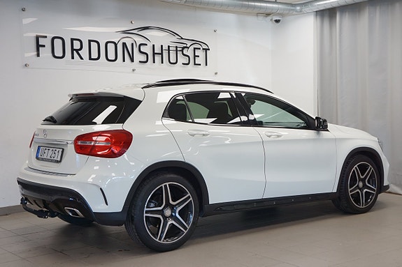 Mercedes-Benz GLA200 4 of 20