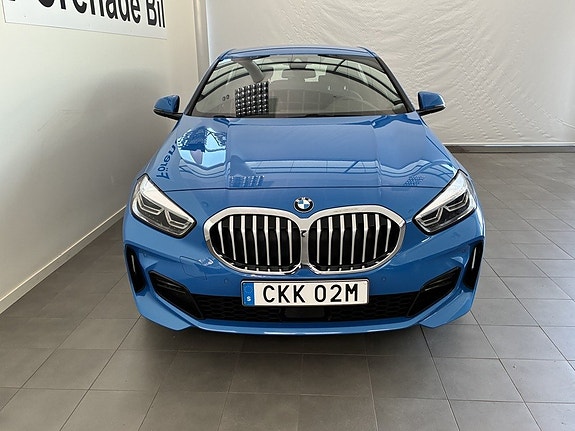 BMW 118i 2 of 14