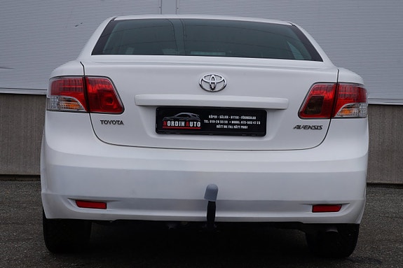Toyota Avensis 5 of 13