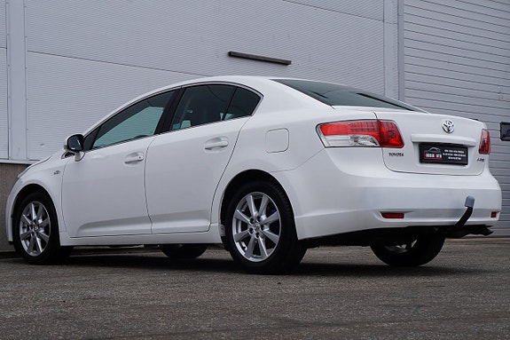 Toyota Avensis 4 of 13