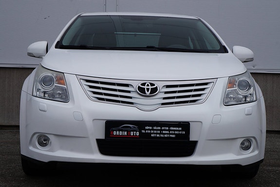 Toyota Avensis 2 of 13