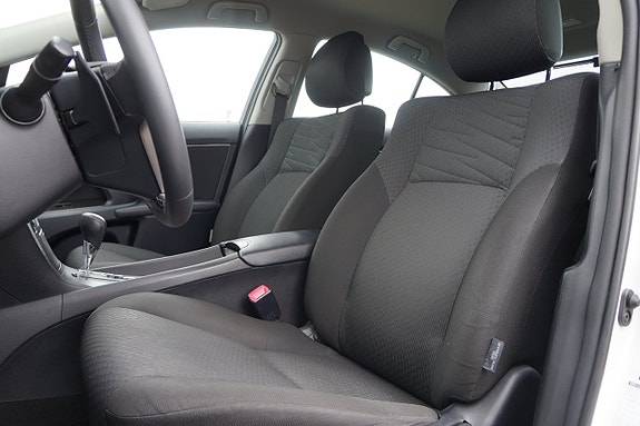 Toyota Avensis 7 of 13