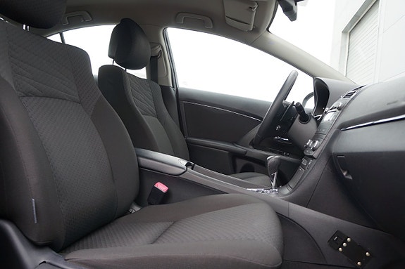Toyota Avensis 11 of 13