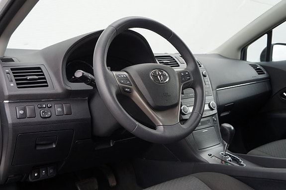 Toyota Avensis 8 of 13