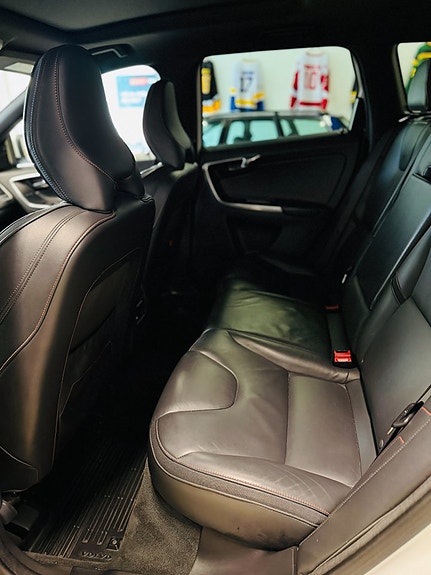 Volvo XC60 16 of 23