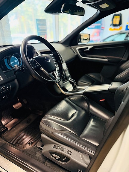 Volvo XC60 13 of 23