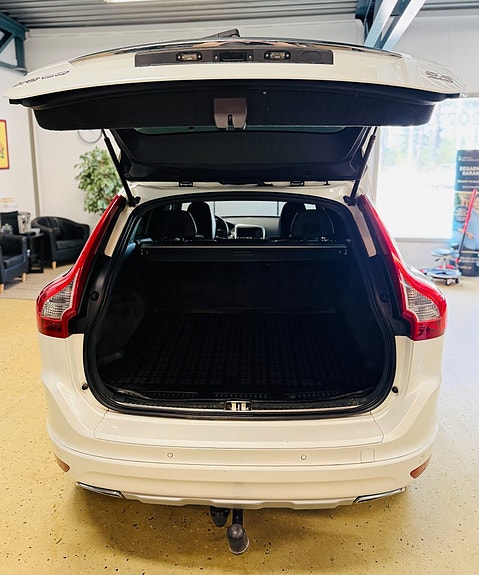 Volvo XC60 9 of 23
