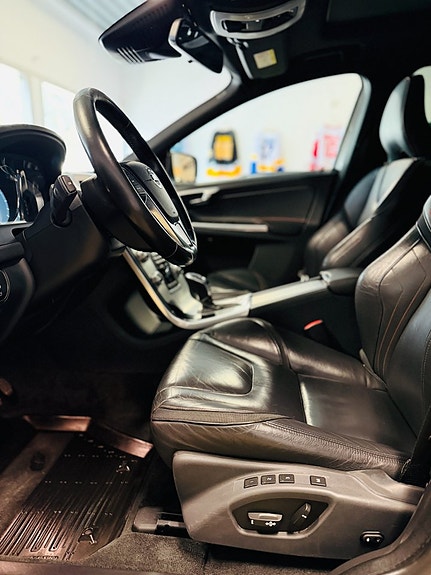 Volvo XC60 14 of 23