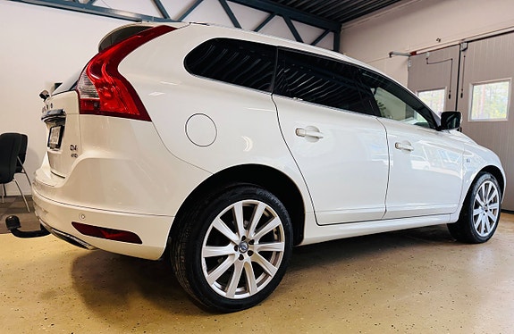Volvo XC60 10 of 23