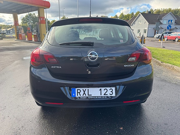 Opel Astra 9 of 14