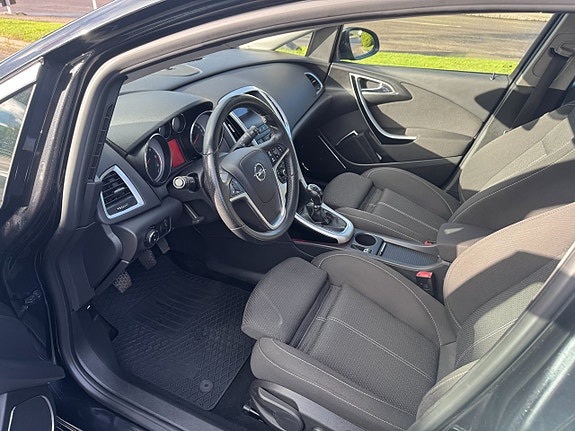 Opel Astra 12 of 14