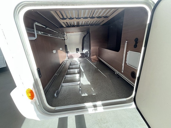Bürstner Ixeo 736 / Automat / Taksäng / Solcell / Garage 6 of 22