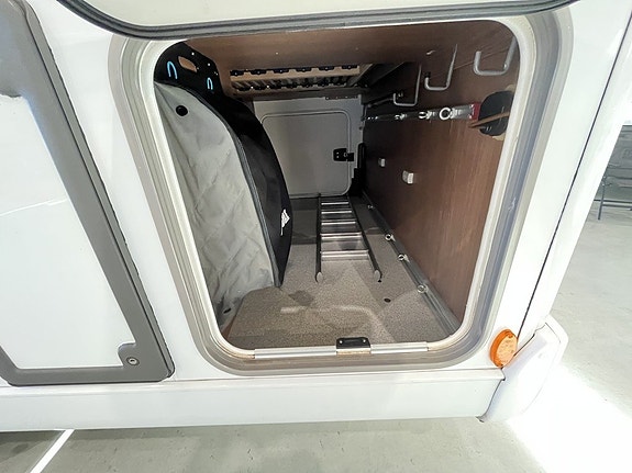 Bürstner Ixeo 736 / Automat / Taksäng / Solcell / Garage 5 of 22