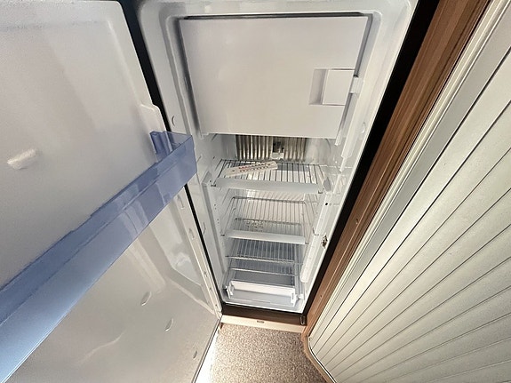 Bürstner Ixeo 736 / Automat / Taksäng / Solcell / Garage 13 of 22