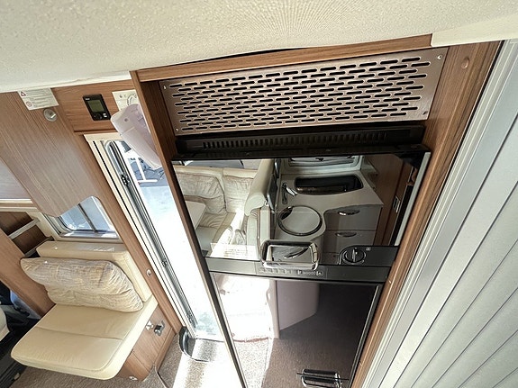 Bürstner Ixeo 736 / Automat / Taksäng / Solcell / Garage 14 of 22