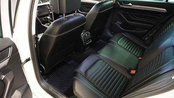 Volkswagen Passat 8 of 23