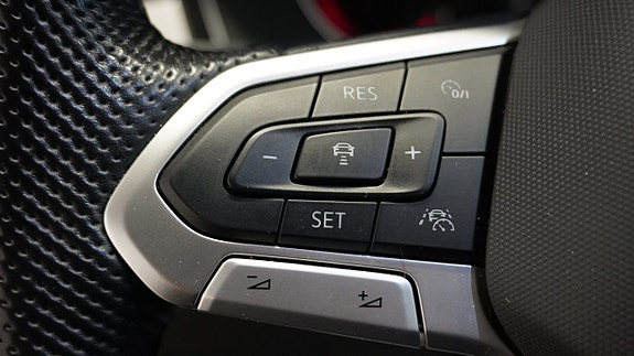 Volkswagen Passat 16 of 23