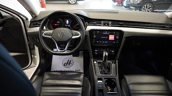 Volkswagen Passat 9 of 23