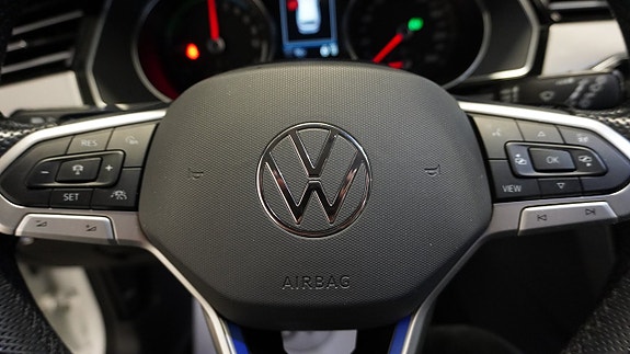 Volkswagen Passat 18 of 23