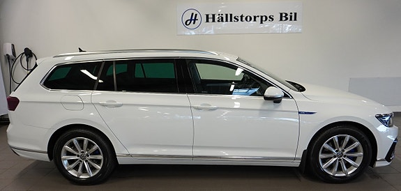 Volkswagen Passat 2 of 23