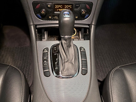Mercedes-Benz CLK320 12 of 18
