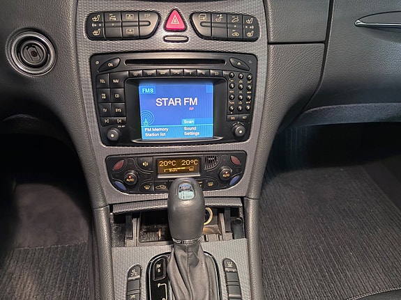 Mercedes-Benz CLK320 11 of 18