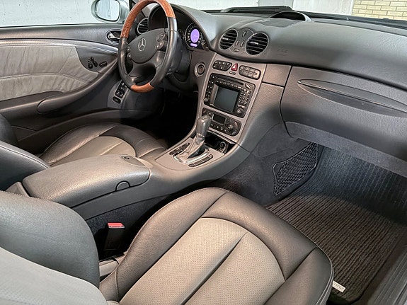 Mercedes-Benz CLK320 10 of 18