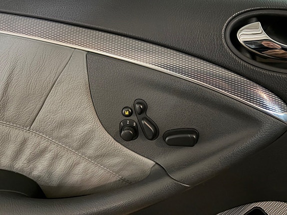 Mercedes-Benz CLK320 14 of 18