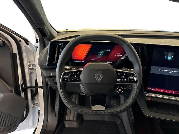 Renault Scenic E-Tech 10 of 19