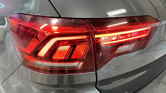 Volkswagen T-Roc 14 of 19