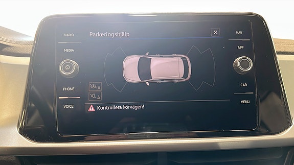 Volkswagen T-Roc 16 of 19