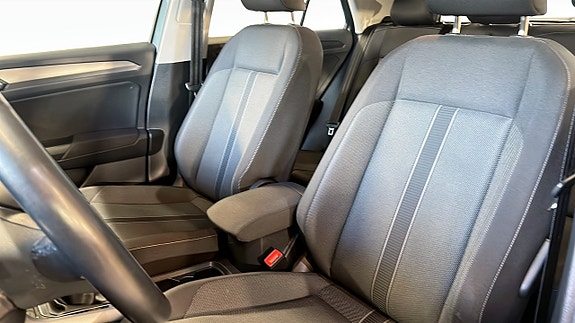 Volkswagen T-Roc 8 of 19