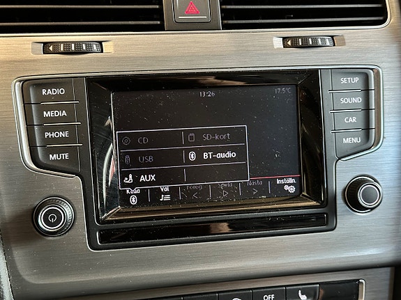 Volkswagen Golf VII 17 of 20