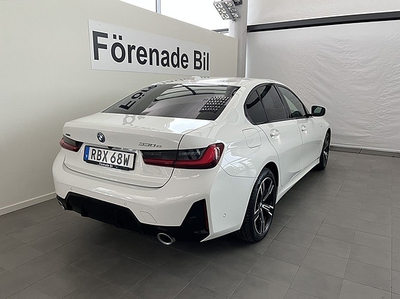 BMW 330e 13 of 15