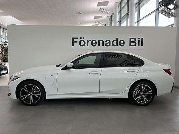 BMW 330e 3 of 15