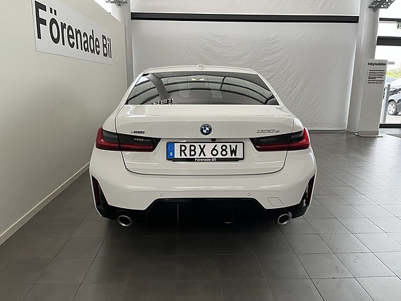 BMW 330e 12 of 15