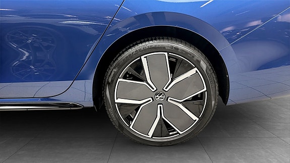 Volkswagen Passat 6 of 13