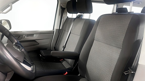 Volkswagen Caravelle 8 of 12