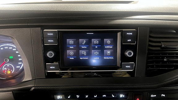 Volkswagen Caravelle 9 of 12