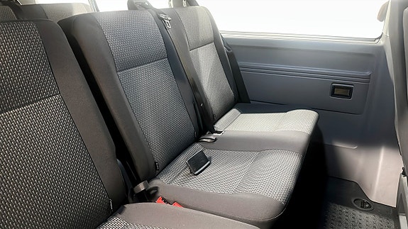 Volkswagen Caravelle 11 of 12