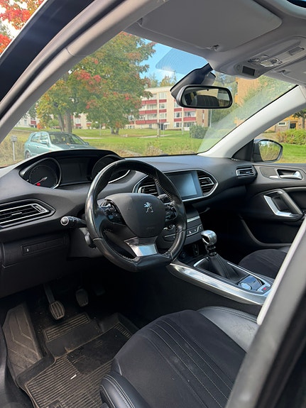 Peugeot 308 3 of 5