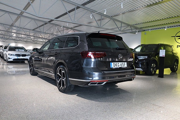 Volkswagen Passat 11 of 30