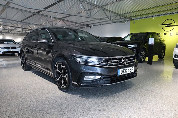 Volkswagen Passat 3 of 30
