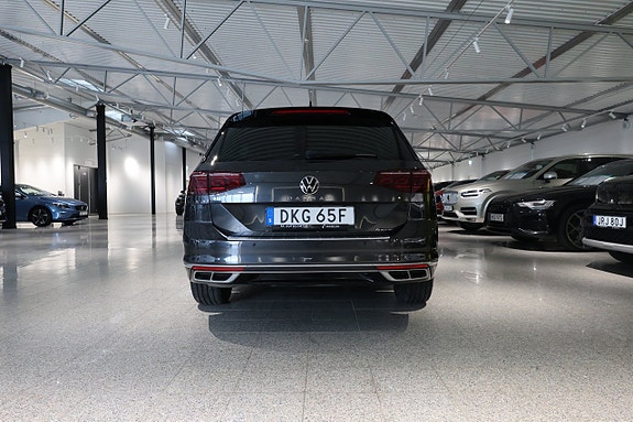 Volkswagen Passat 30 of 30