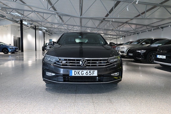 Volkswagen Passat 5 of 30