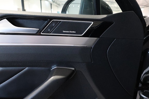 Volkswagen Passat 17 of 30