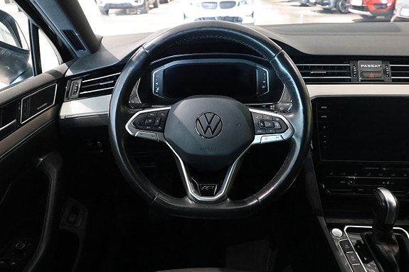 Volkswagen Passat 19 of 30